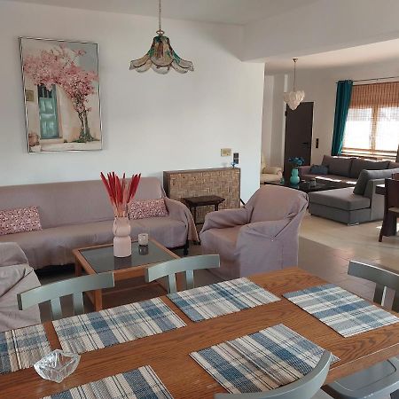 Passatempo Casa - 3 Bedroom Apartment Close To The Swimming Pool Gerani  Exterior photo